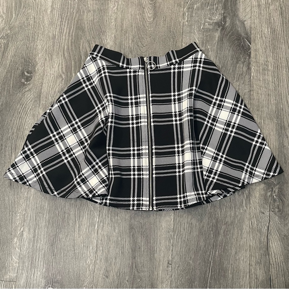 Hot Topic Plaid Black and White Women's Skirt size XS